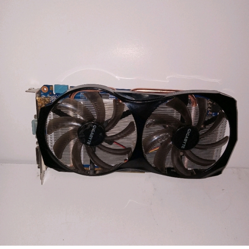 Gigabyte GTX 550 Ti Pc Graphics Card 1GB GDDR5 PCIe Video GV-N550WF2-1GI